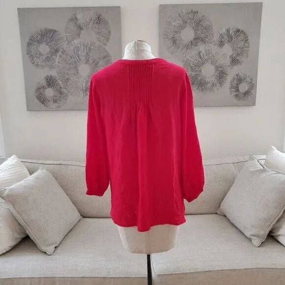 NEW! Gibson | Back Pleat Blouse - size Medium in Red - Picture 8 of 13